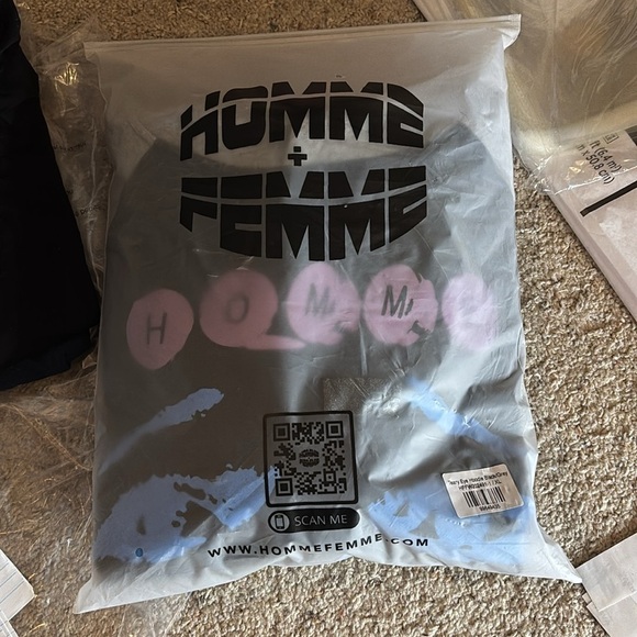 Homme Femme Teary Eye Graphic Hoodie - Black and Gray with Blue and Pink Accents - Picture 5 of 5